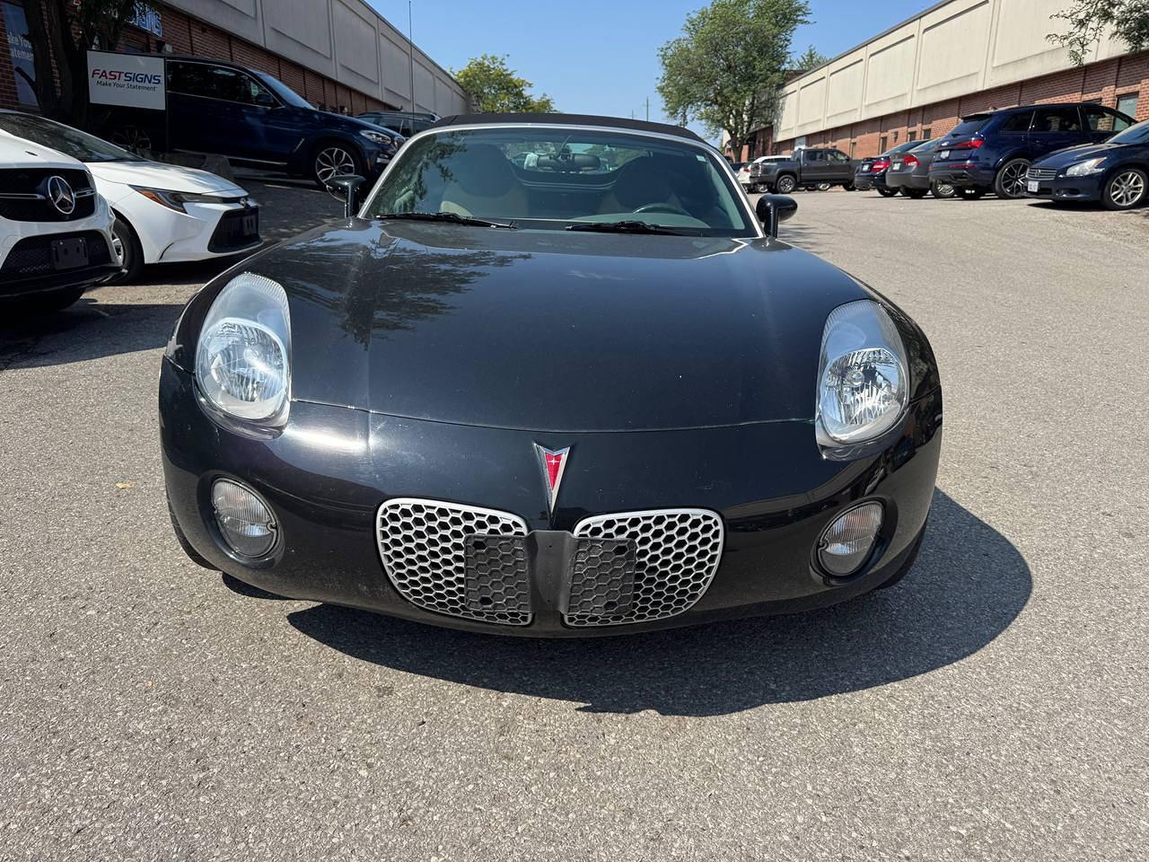 2006 Pontiac Solstice LOW KM, 5SPD, LEATHER, FULLY SERVICED & TUNED UP! Photo
