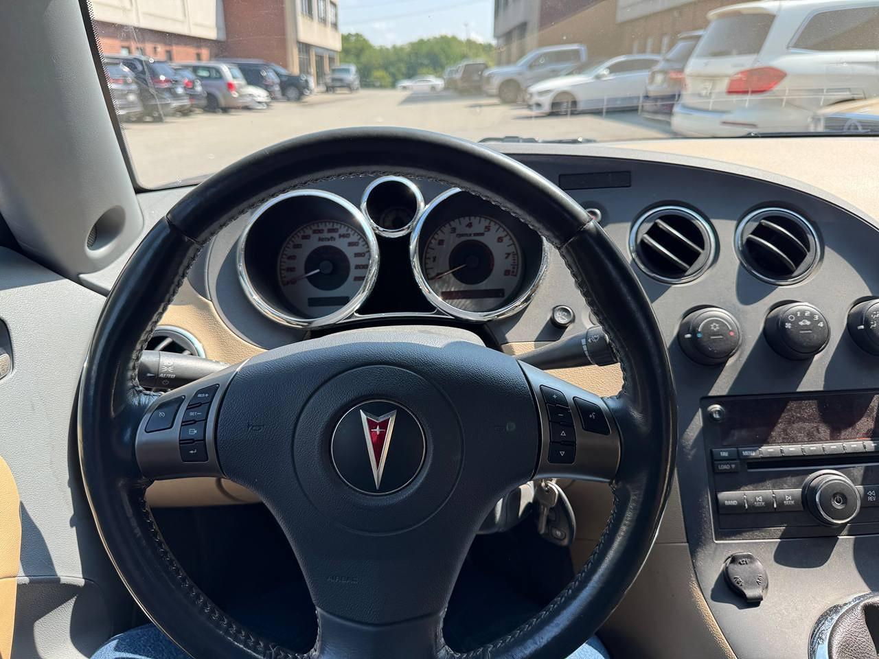 2006 Pontiac Solstice LOW KM, 5SPD, LEATHER, FULLY SERVICED & TUNED UP! Photo