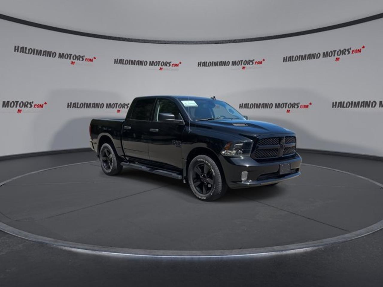 2023 RAM 1500 Classic Express Crew Cab 5'7 Box 4x4 | No accidents | Heated Steering Photo