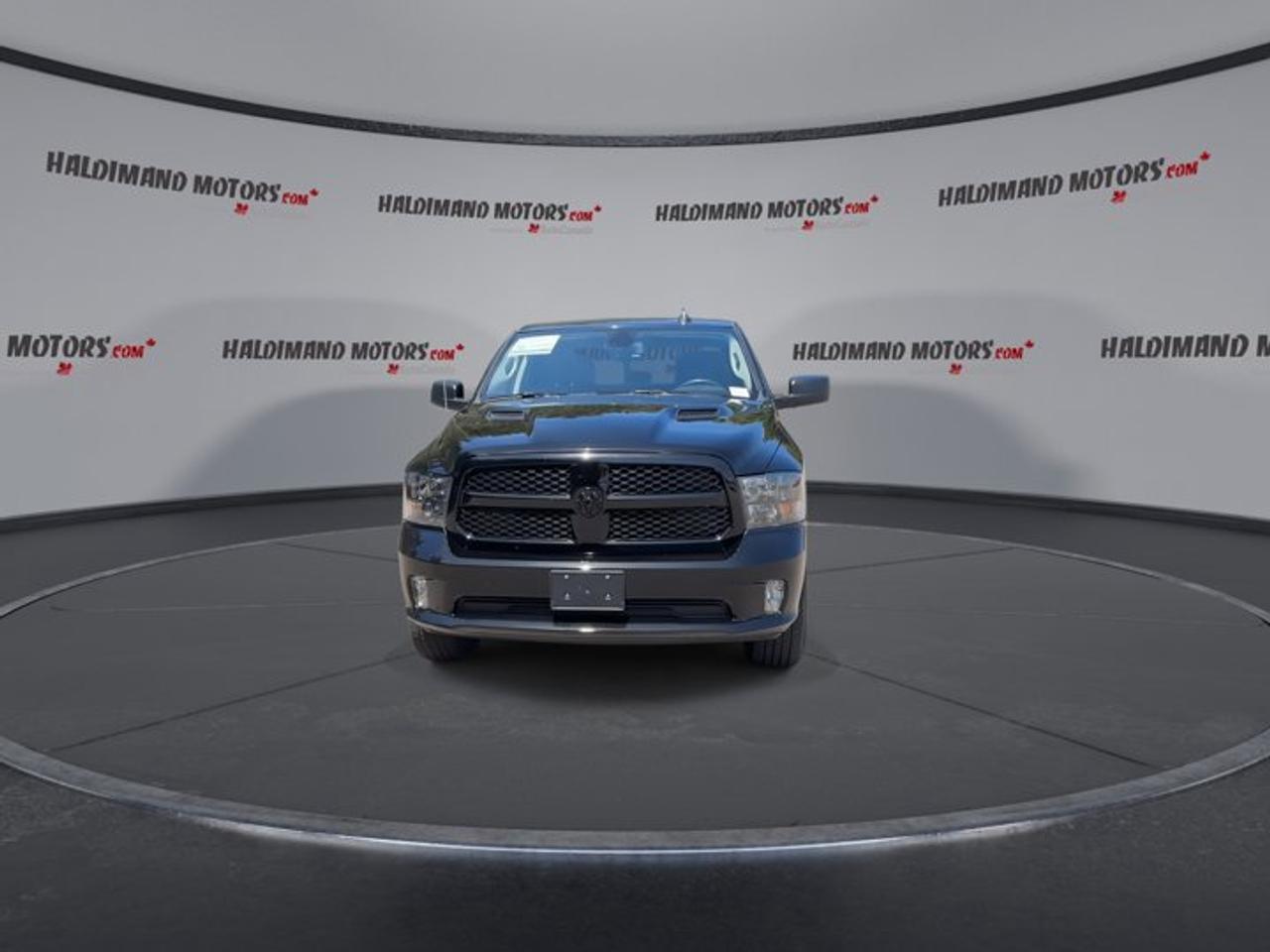 2023 RAM 1500 Classic Express Crew Cab 5'7 Box 4x4 | No accidents | Heated Steering Photo