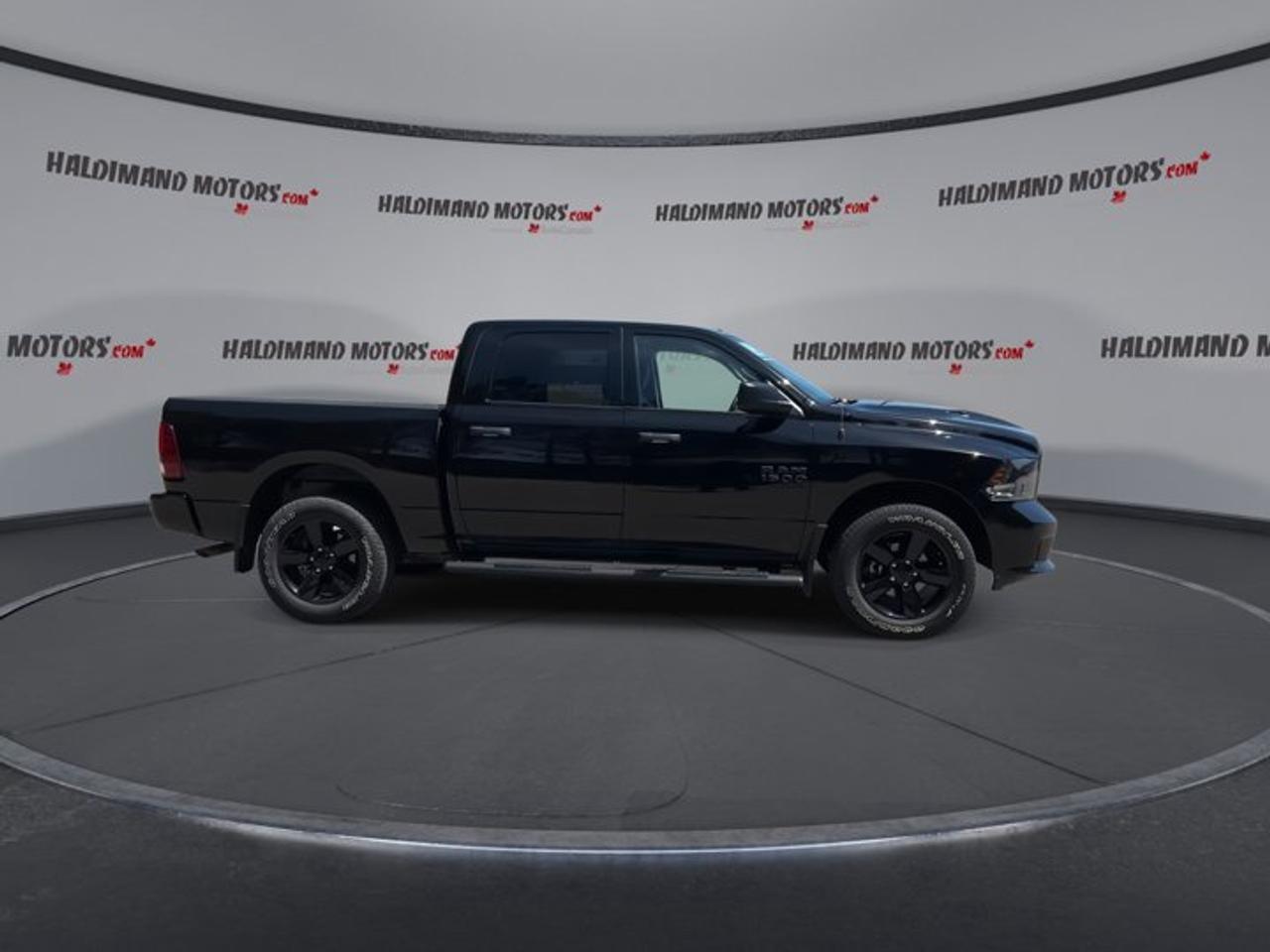 2023 RAM 1500 Classic Express Crew Cab 5'7 Box 4x4 | No accidents | Heated Steering Photo