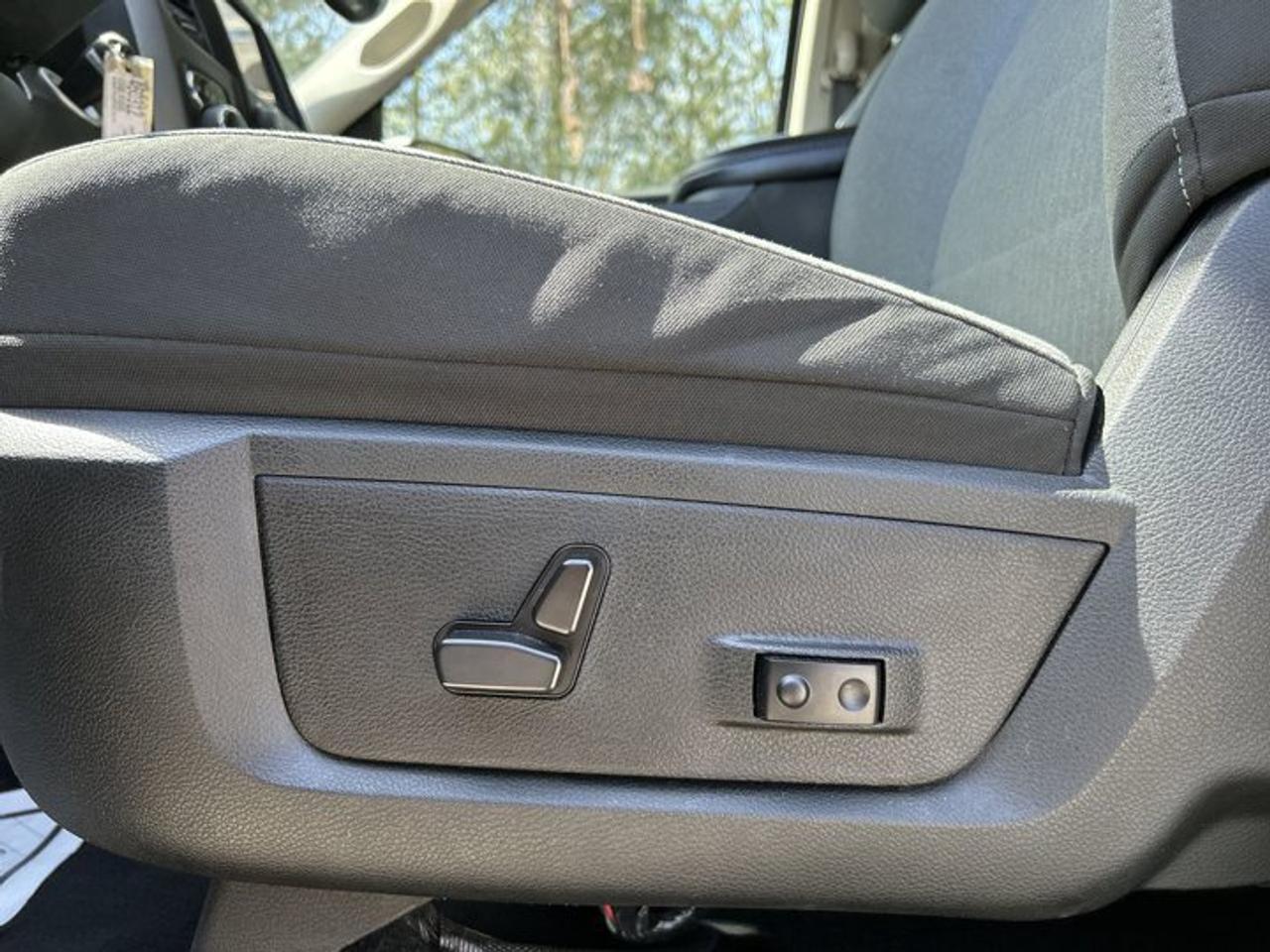 2023 RAM 1500 Classic Express Crew Cab 5'7 Box 4x4 | No accidents | Heated Steering Photo