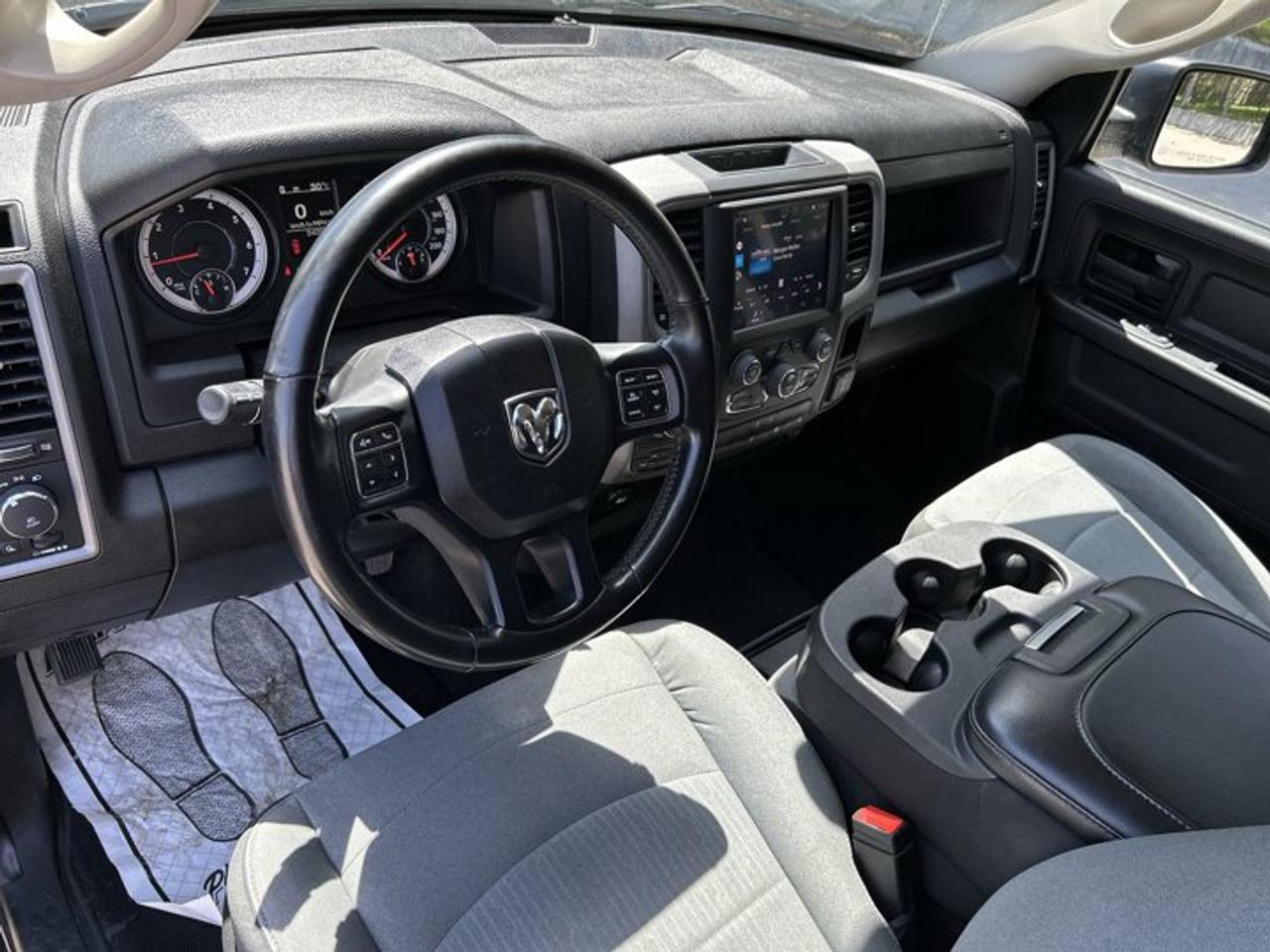 2023 RAM 1500 Classic Express Crew Cab 5'7 Box 4x4 | No accidents | Heated Steering Photo