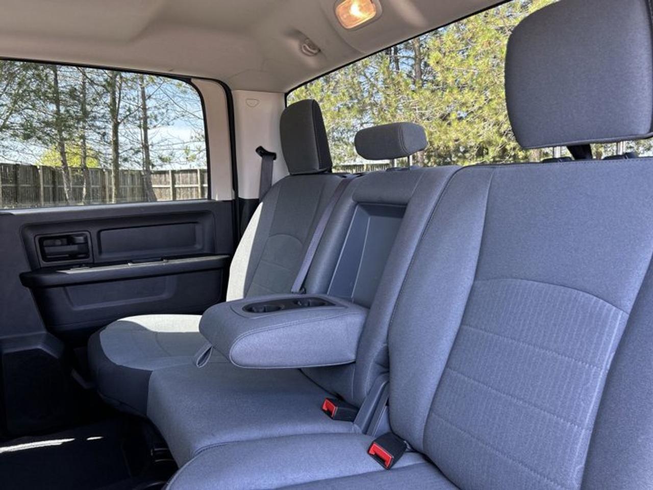 2023 RAM 1500 Classic Express Crew Cab 5'7 Box 4x4 | No accidents | Heated Steering Photo
