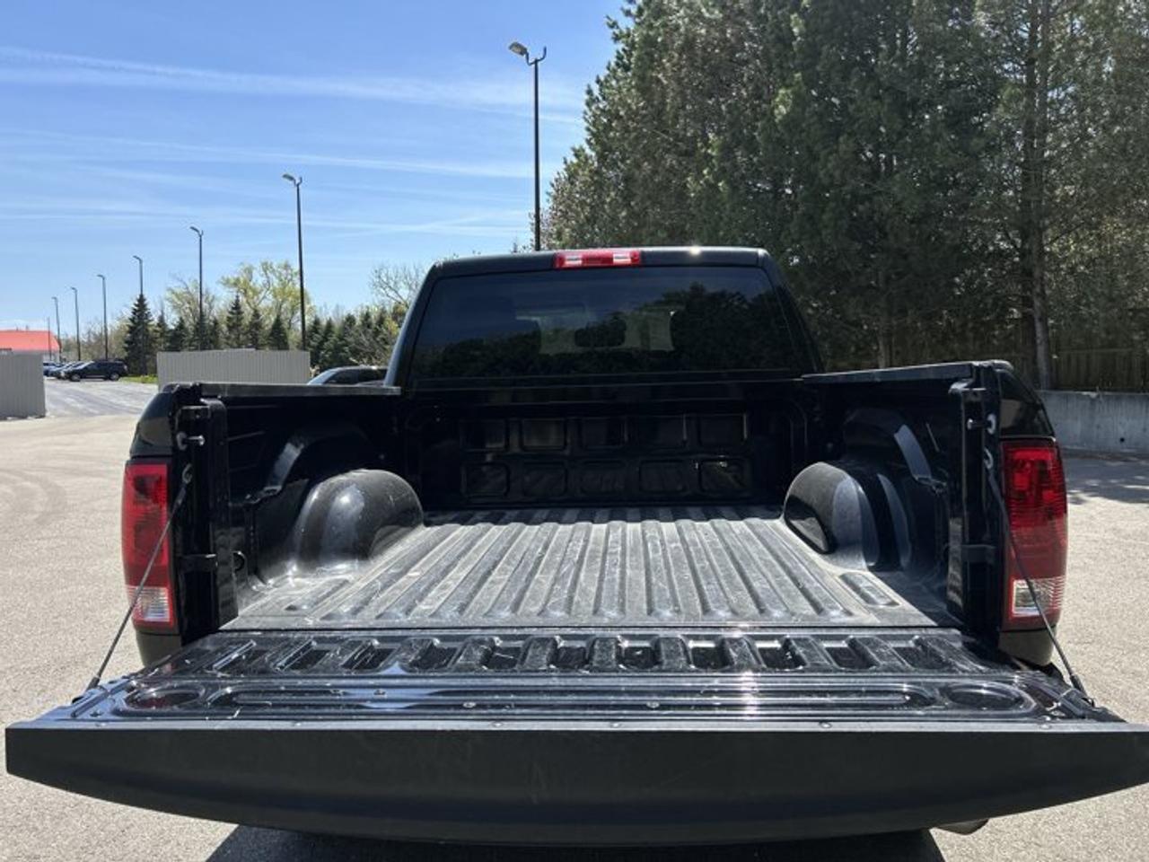 2023 RAM 1500 Classic Express Crew Cab 5'7 Box 4x4 | No accidents | Heated Steering Photo