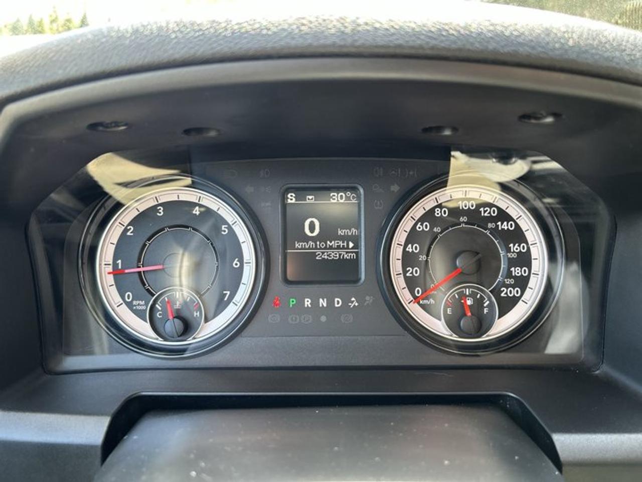 2023 RAM 1500 Classic Express Crew Cab 5'7 Box 4x4 | No accidents | Heated Steering Photo