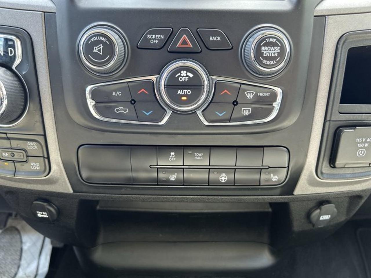 2023 RAM 1500 Classic Express Crew Cab 5'7 Box 4x4 | No accidents | Heated Steering Photo