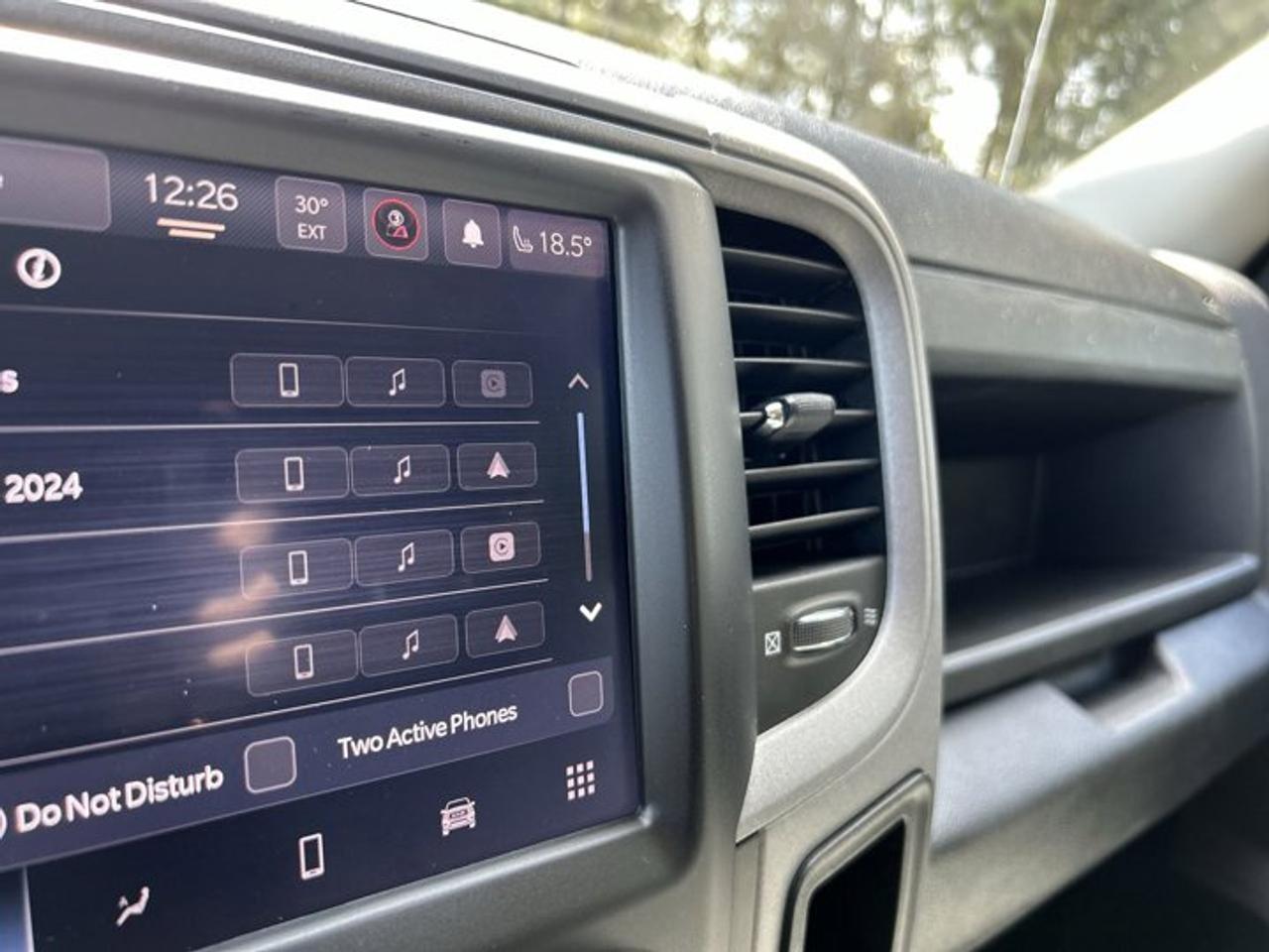 2023 RAM 1500 Classic Express Crew Cab 5'7 Box 4x4 | No accidents | Heated Steering Photo