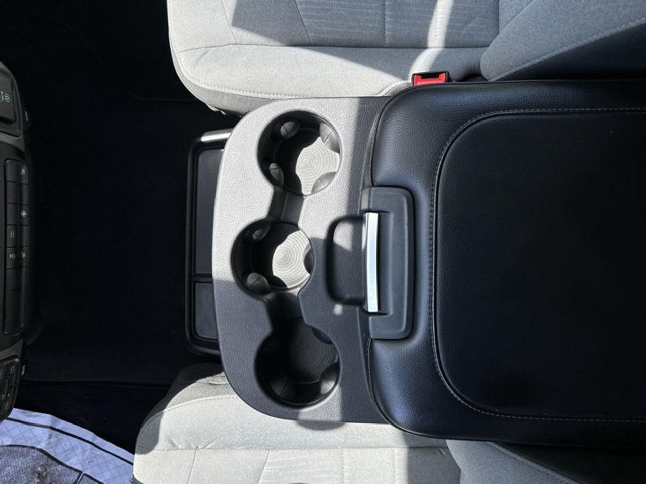 2023 RAM 1500 Classic Express Crew Cab 5'7 Box 4x4 | No accidents | Heated Steering Photo