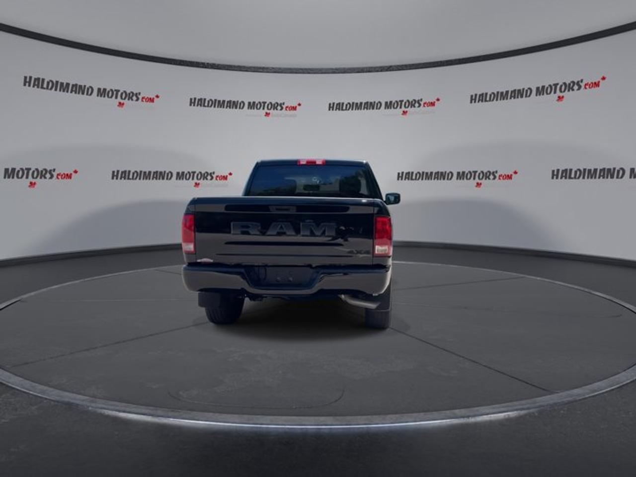 2023 RAM 1500 Classic Express Crew Cab 5'7 Box 4x4 | No accidents | Heated Steering Photo