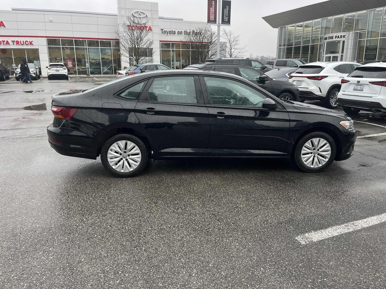 2019 Volkswagen Jetta Comfortline - LOW KM, 5SPD, HEATED SEATS, B/U CAM! Photo9
