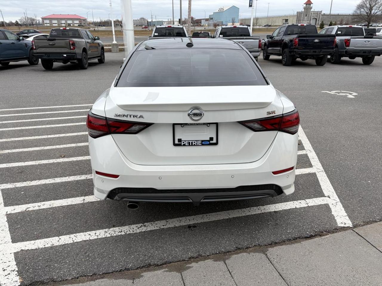 2022 Nissan Sentra SR Photo