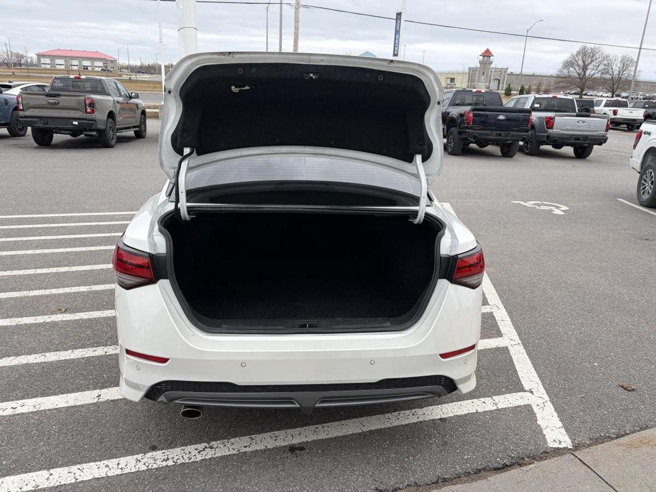 2022 Nissan Sentra SR Photo