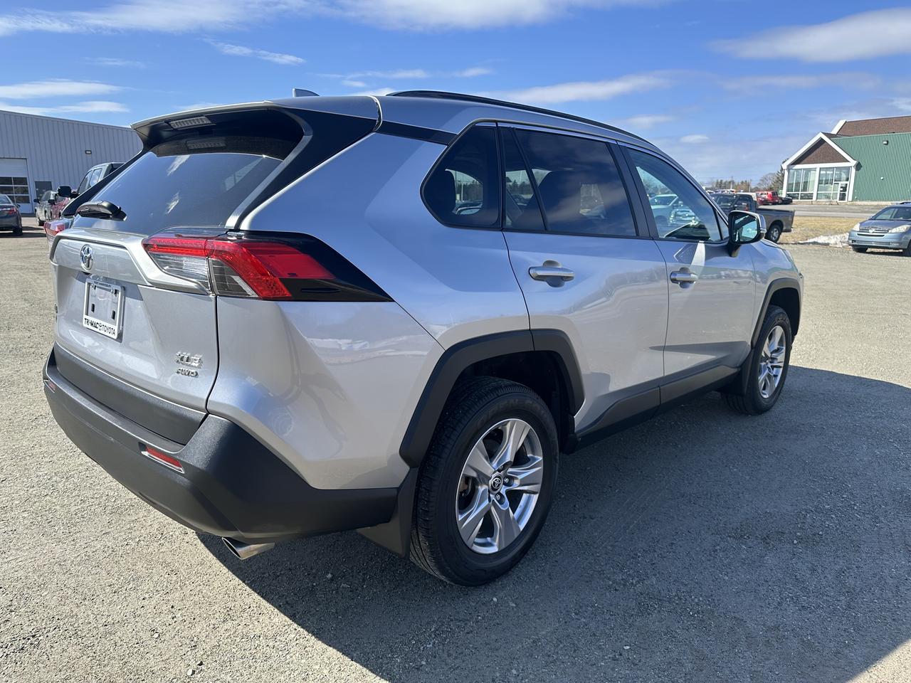 2023 Toyota RAV4 XLE AWD Photo4