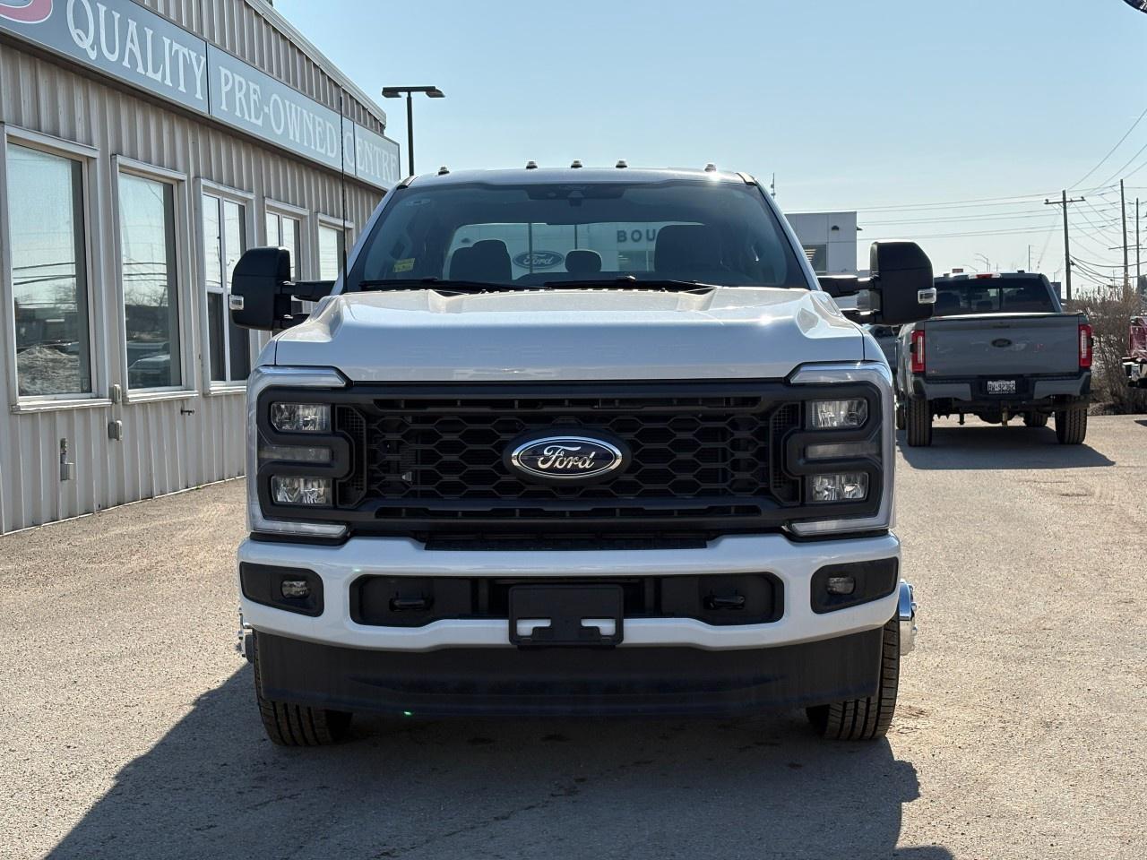 2026 Ford F-350 Super Duty DRW XL 4WD Crew Cab 8' Box Photo