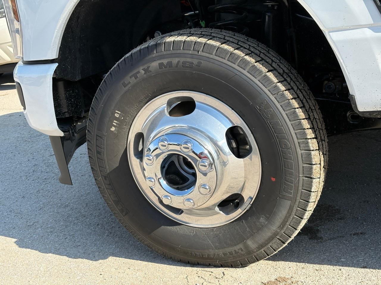 2026 Ford F-350 Super Duty DRW XL 4WD Crew Cab 8' Box Photo