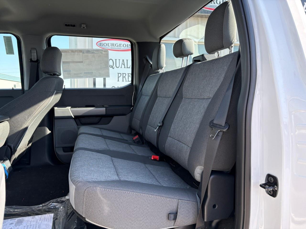 2026 Ford F-350 Super Duty DRW XL 4WD Crew Cab 8' Box Photo
