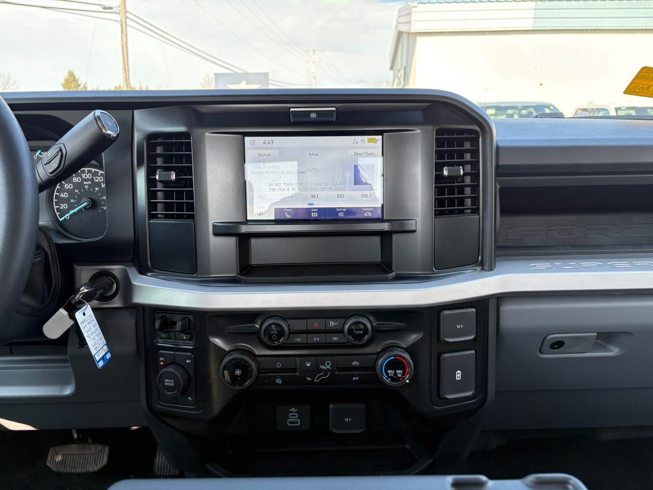 2026 Ford F-350 Super Duty DRW XL 4WD Crew Cab 8' Box Photo