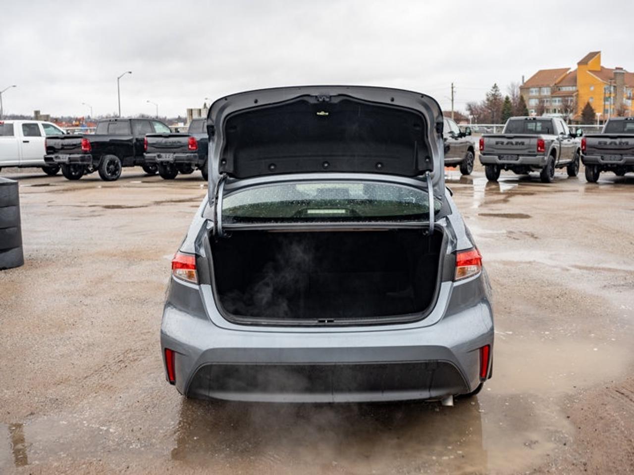 2023 Toyota Corolla Hybrid LE Photo