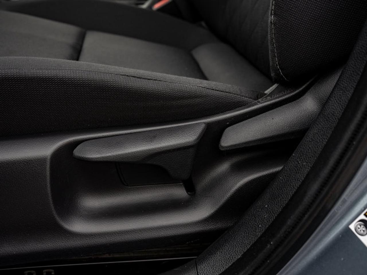 2023 Toyota Corolla Hybrid LE Photo