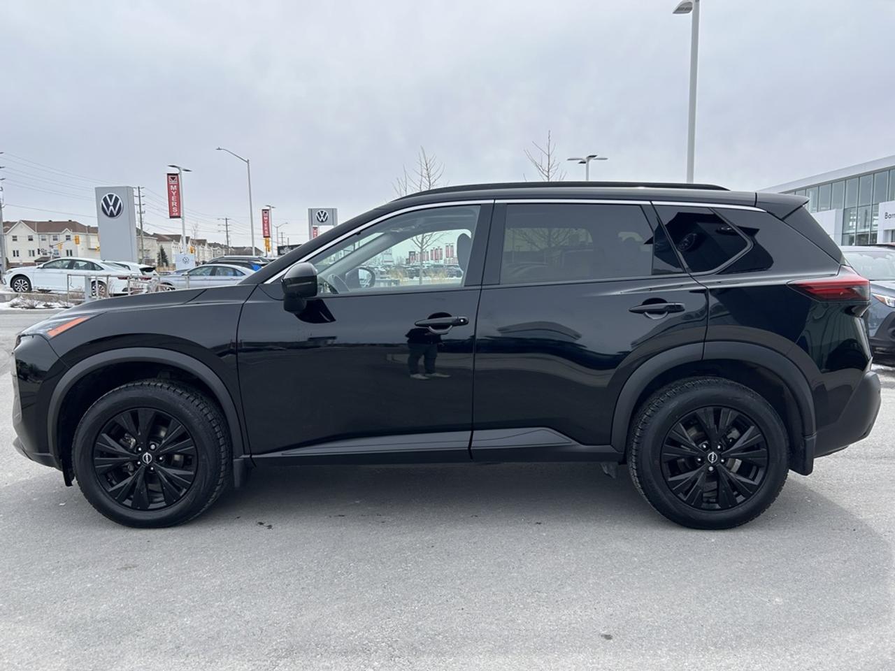 2023 Nissan Rogue SV Photo