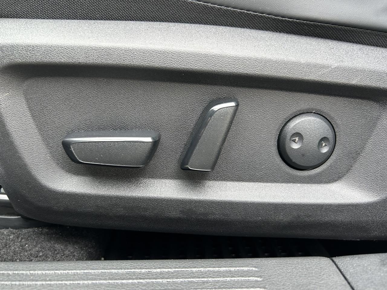 2023 Nissan Rogue SV Photo