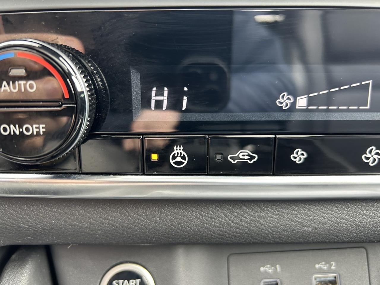 2023 Nissan Rogue SV Photo