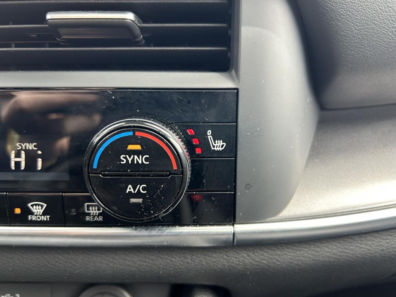 2023 Nissan Rogue SV Photo