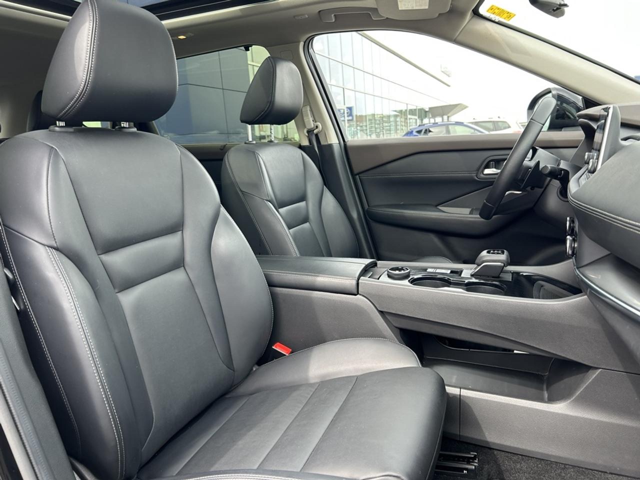 2023 Nissan Rogue SV Photo