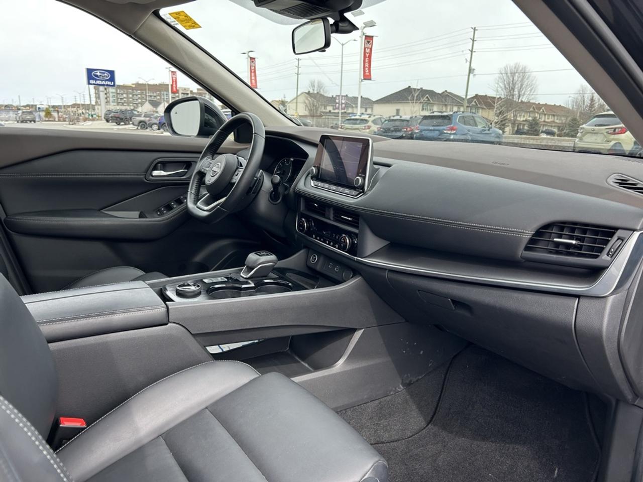 2023 Nissan Rogue SV Photo