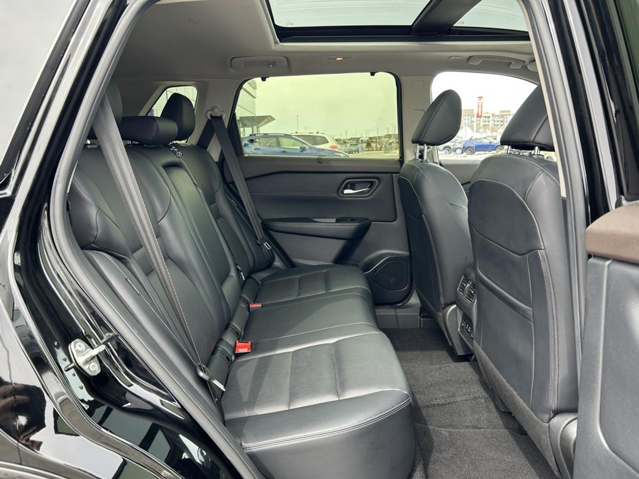 2023 Nissan Rogue SV Photo