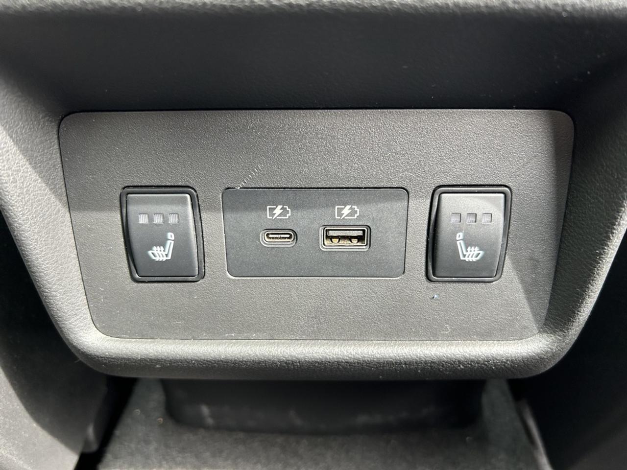 2023 Nissan Rogue SV Photo