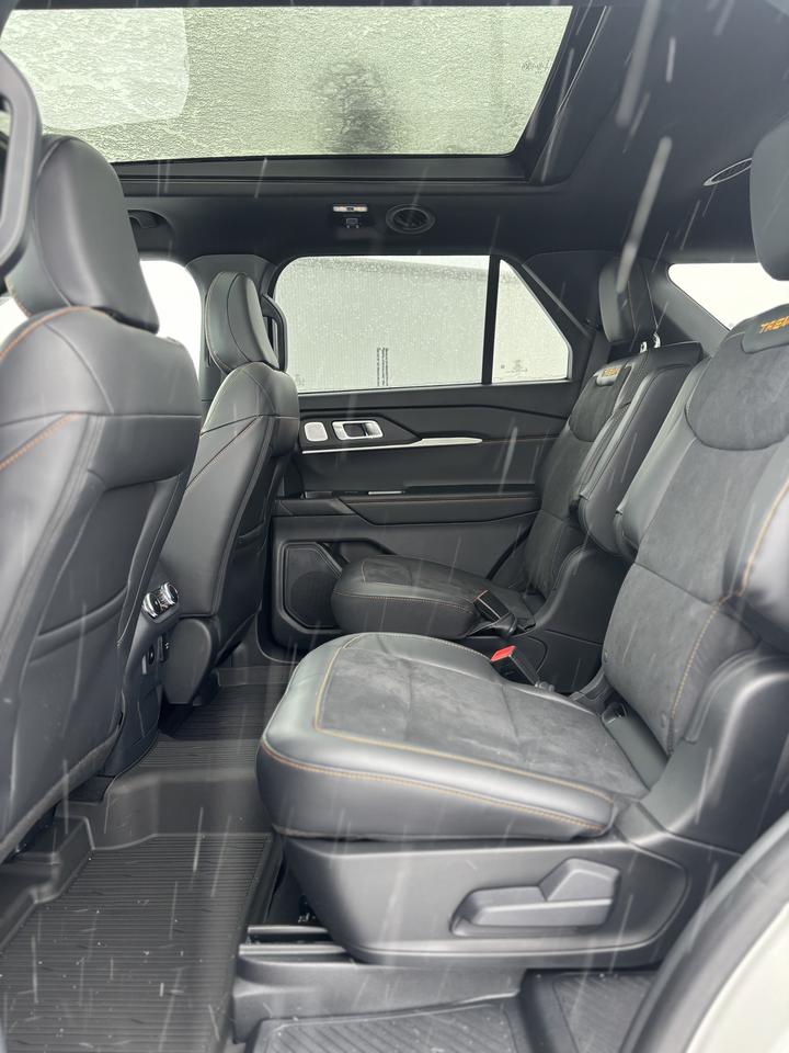 2026 Ford Explorer  Photo4