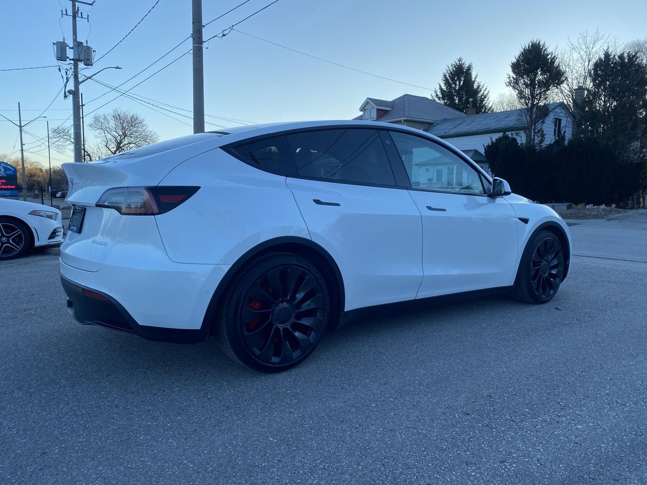 2022 Tesla Model Y PERFORMANCE Photo2