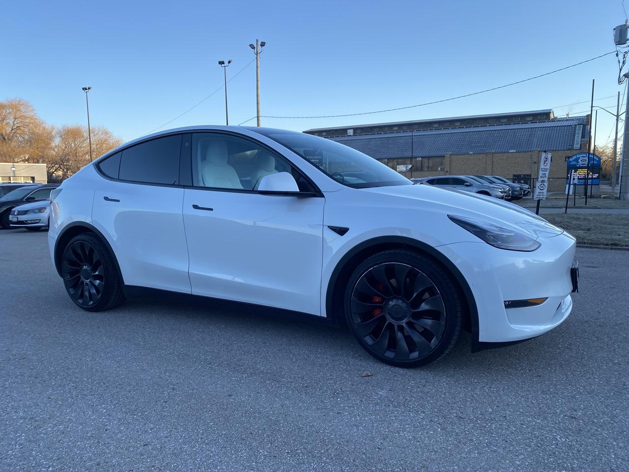 2022 Tesla Model Y PERFORMANCE Photo3