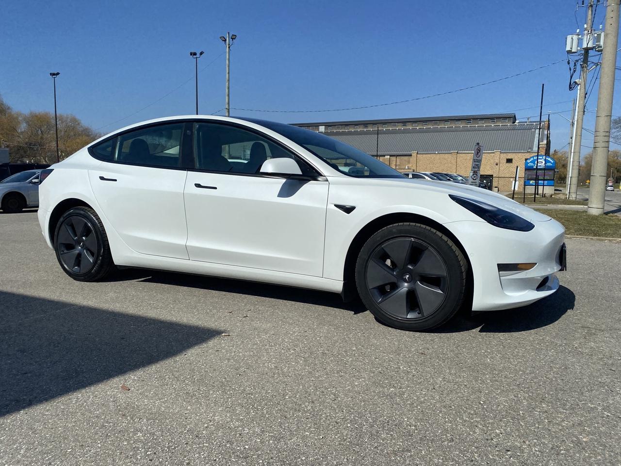 2021 Tesla Model 3 STANDARD RANGE PLUS - Photo #4