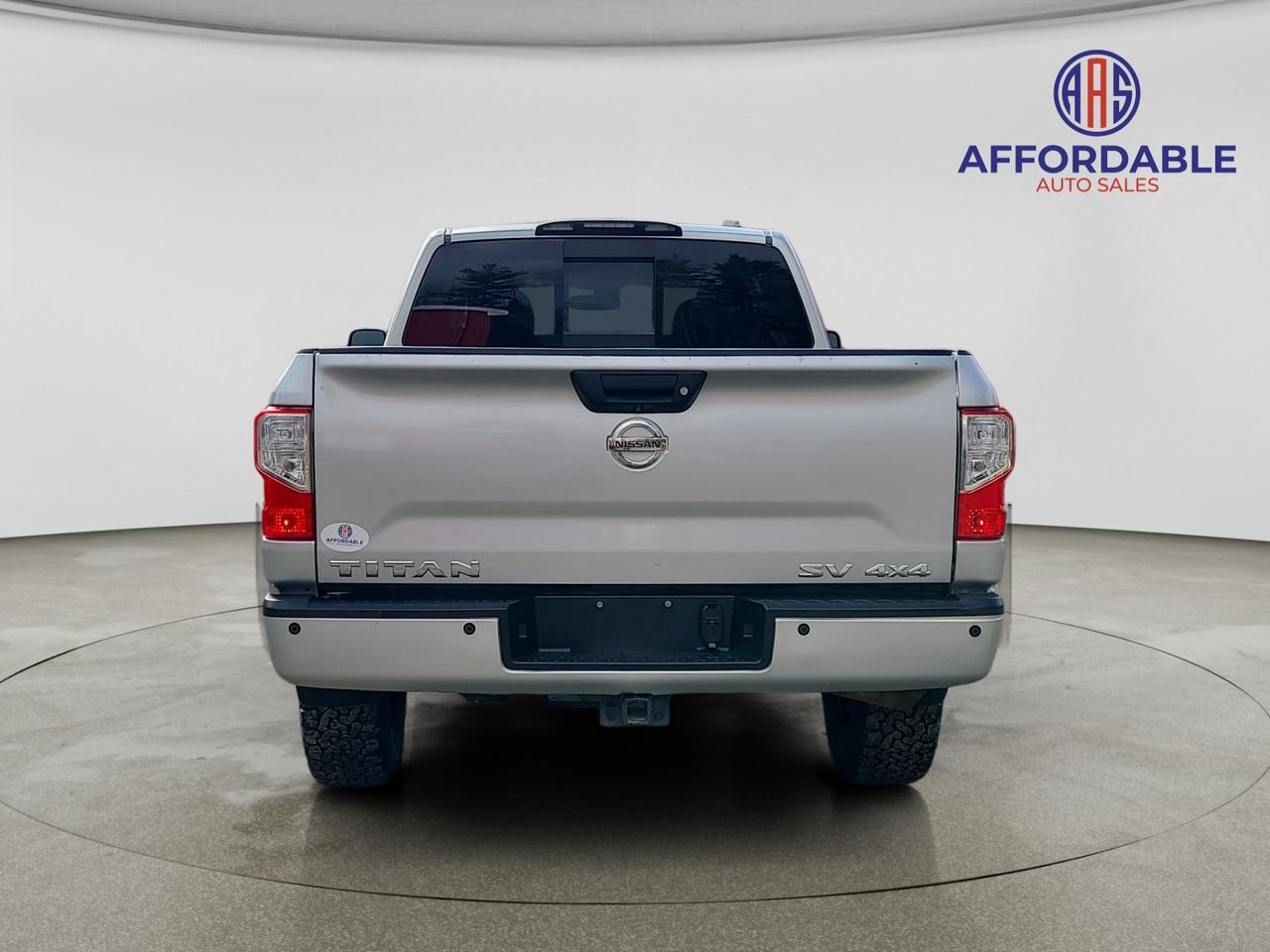 2018 Nissan Titan SV - Photo #4