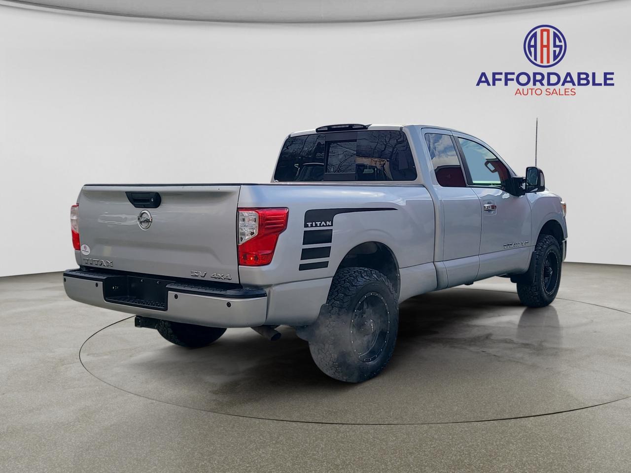 2018 Nissan Titan SV - Photo #5