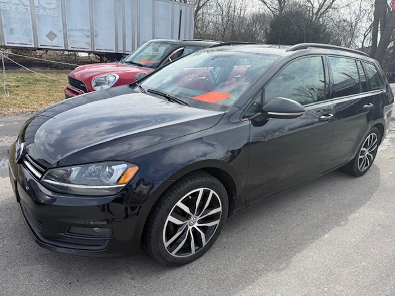 2016 Volkswagen Golf Sportwagen TSI Photo0