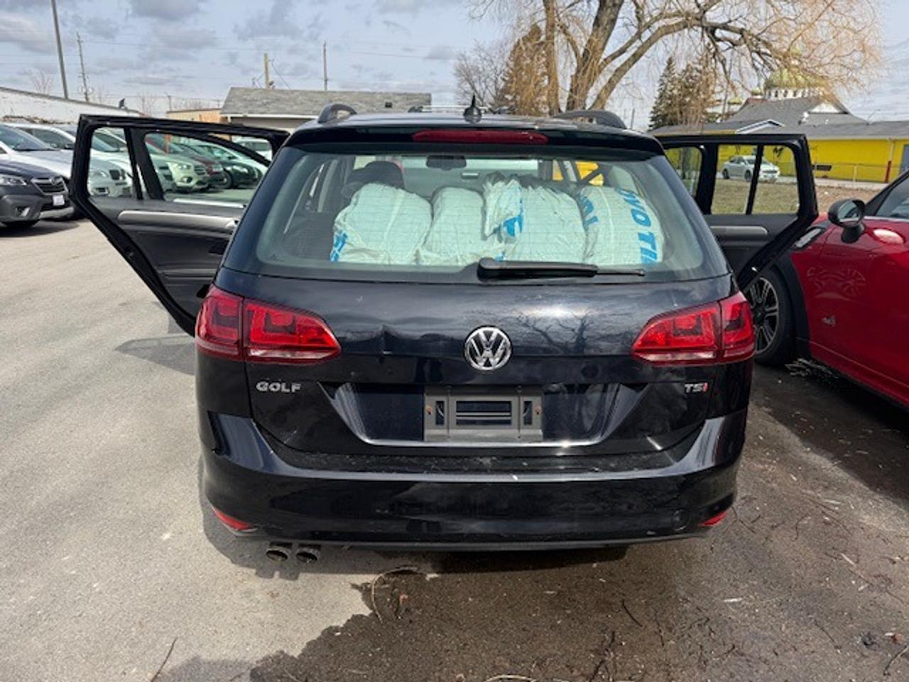 2016 Volkswagen Golf Sportwagen TSI Photo