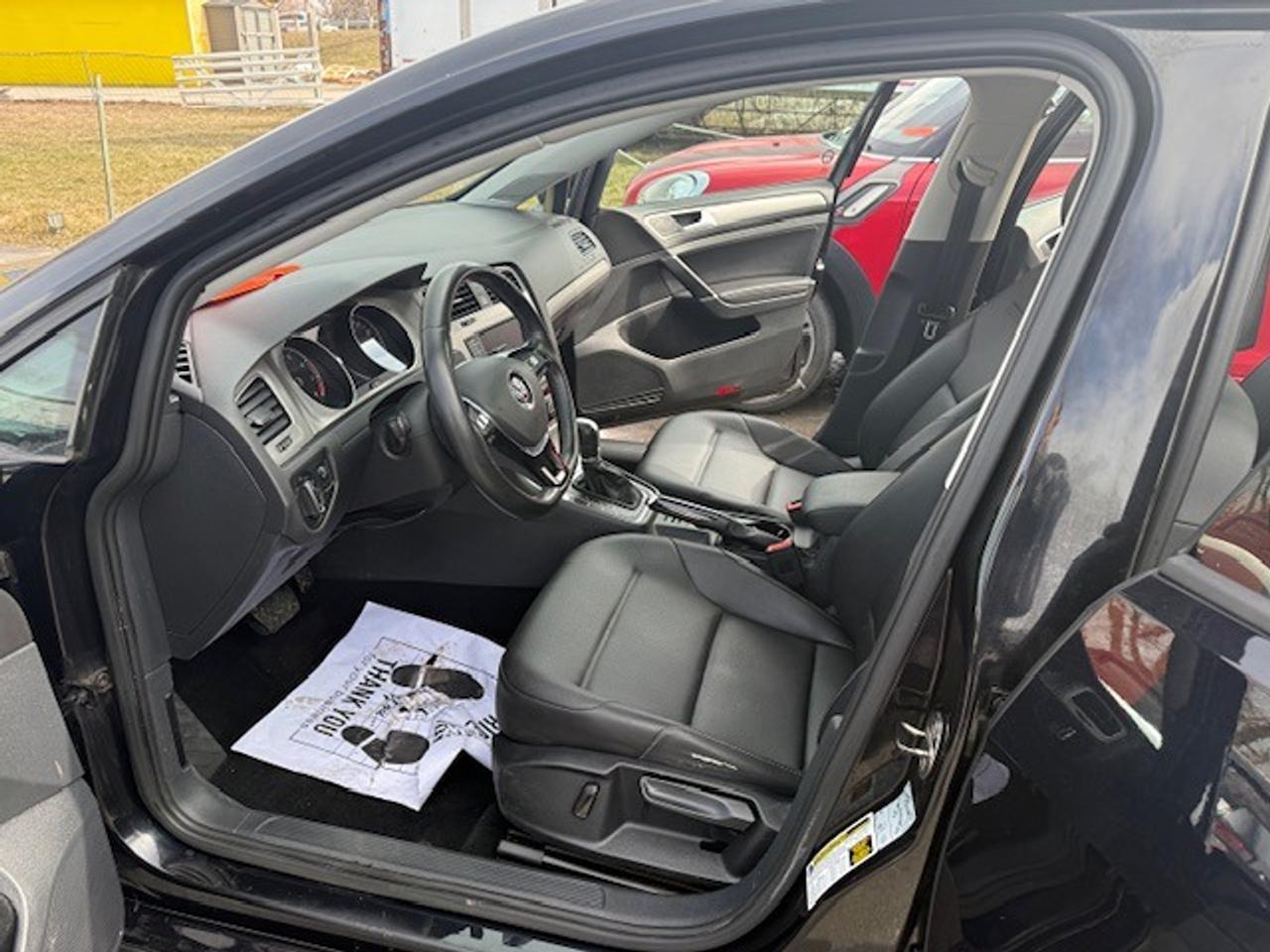 2016 Volkswagen Golf Sportwagen TSI Photo