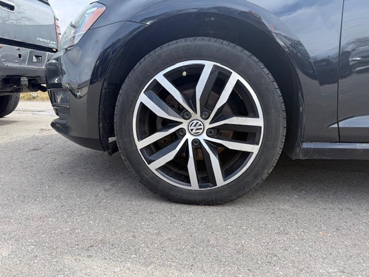 2016 Volkswagen Golf Sportwagen TSI Photo