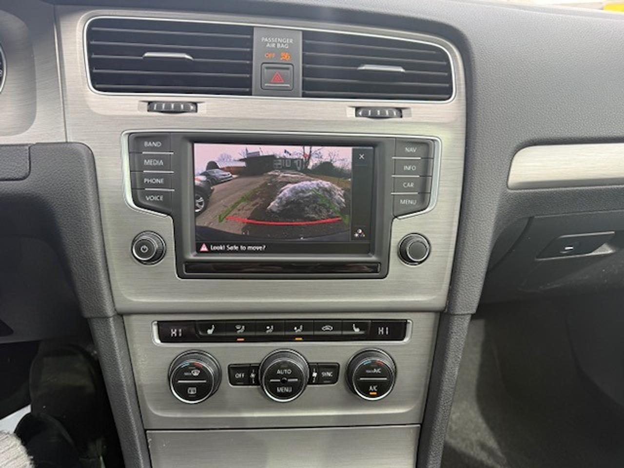 2016 Volkswagen Golf Sportwagen TSI Photo