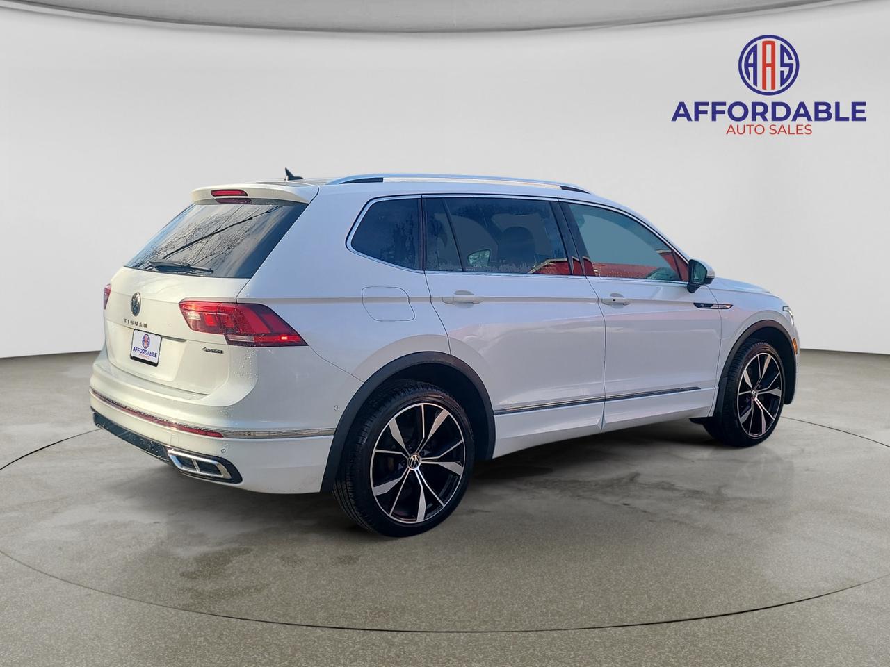 2022 Volkswagen Tiguan Highline R-line - Photo #5