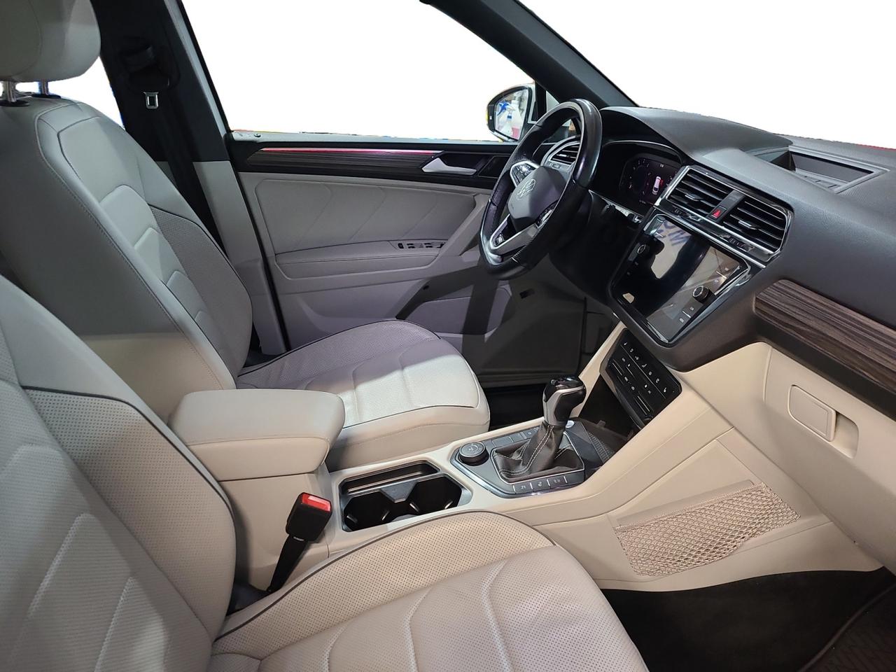 2022 Volkswagen Tiguan Highline R-line - Photo #16