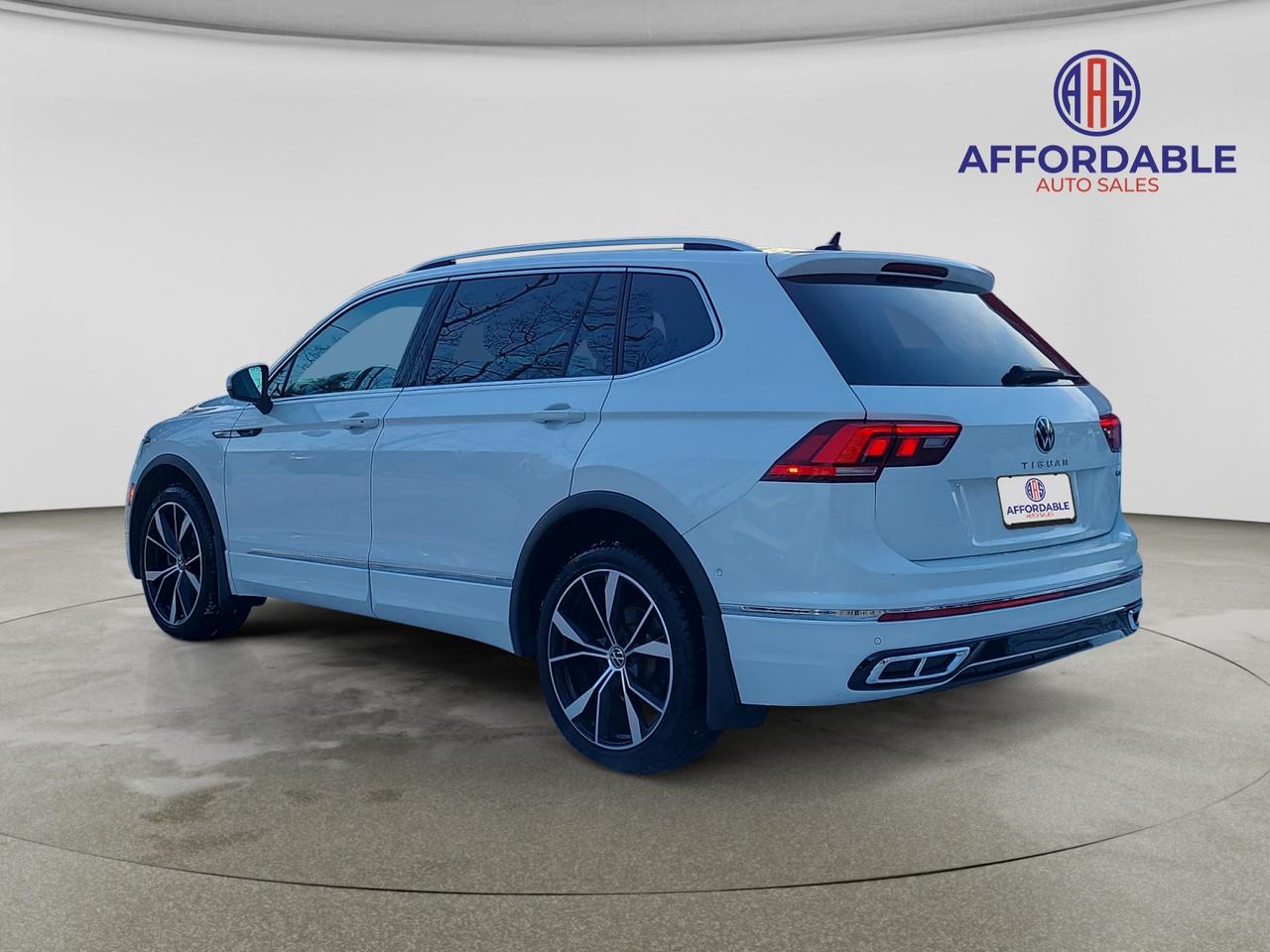 2022 Volkswagen Tiguan Highline R-line - Photo #4