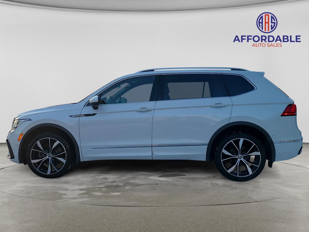 2022 Volkswagen Tiguan Highline R-line - Photo #3