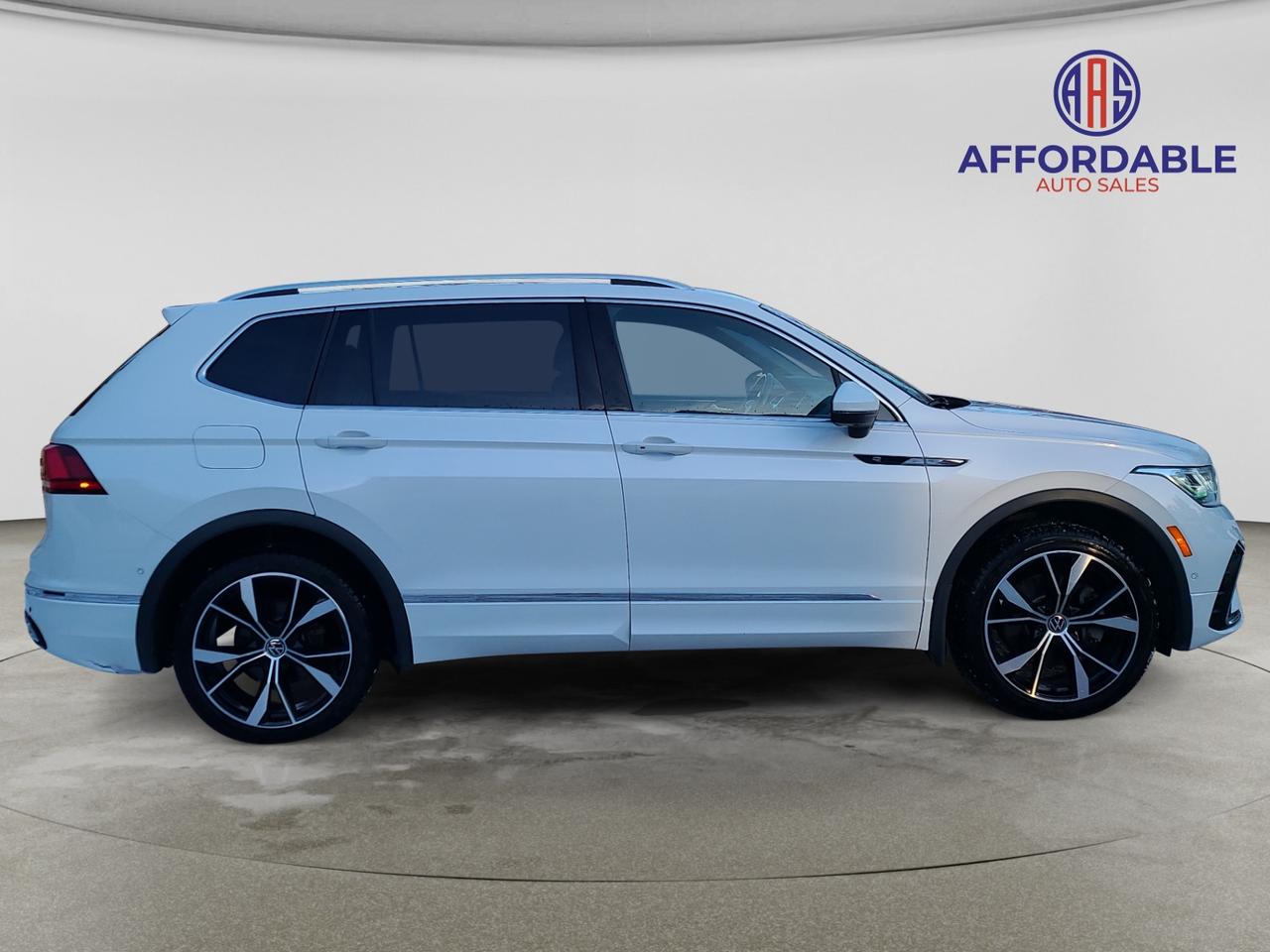 2022 Volkswagen Tiguan Highline R-line Photo
