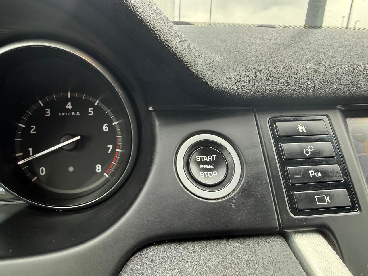 2018 Land Rover Discovery Sport HSE Photo