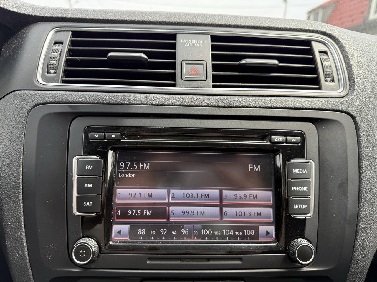 2015 Volkswagen Jetta 4dr 1.8 TSI Man Comfortline Photo